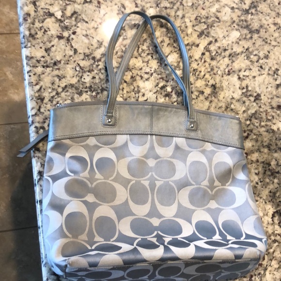 Coach tote - Picture 2 of 4